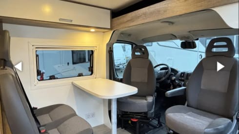 2p Peugeot bus from 2011