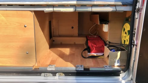 Compact and cozy camper 