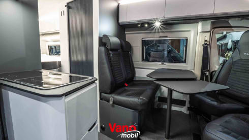 4p Adria Mobil bus uit 2023