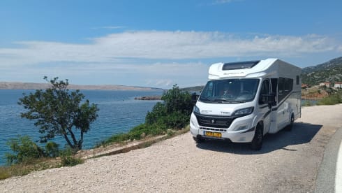 4p Sunlight semi-integrated Adventure from 2024