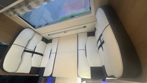 The Stag  – 6 berth Roller Team auto roller 746 