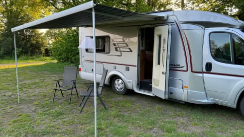 Spacious Luxury 2P Hymer Semi-integrated