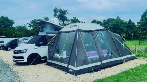 Suzie – 4 berth Volkswagen Campervan 