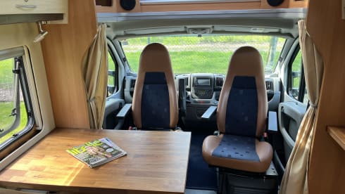 2-Personen-Dethleffs Globe 4 160 PS halbintegriert (2011)