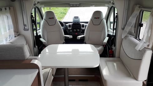 4p Pilote P 746 sensation Semi-Integral from 2020