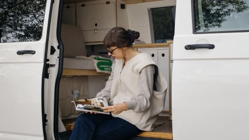 kampr – Converted Volkswagen campervan from 2021 (2p + child)