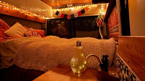 Gaia – Gaia - cozy green camper with wood stove