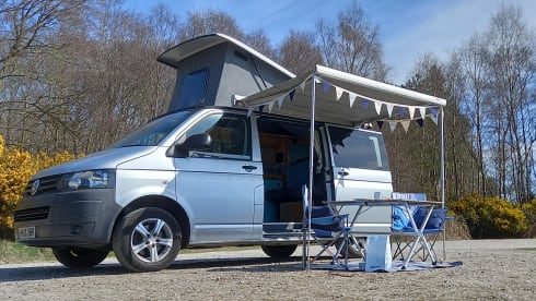 Harley – T5 VW Pop-top 4 Berth (SWB) Campervan (2010)