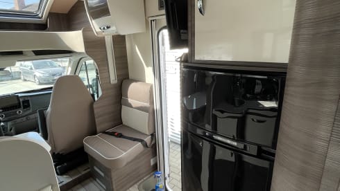 5p Ford bus uit 2024 MClouis CARAT 