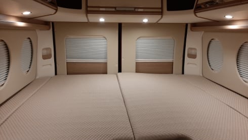 Freedom and enjoyment with our compact Malibu Buscamper (160 HP automatic)