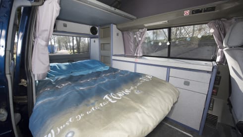 Sea - Cozy and robust VW T4 California with sleeping roof