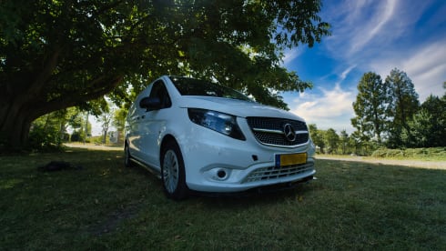 Unhiked – Camper Mercedes-Vito con cambio automatico