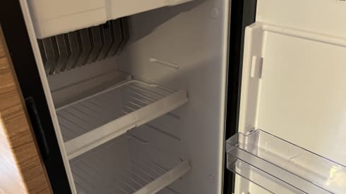 Very new and luxurious 4 person integrated camper Weinsberg CaraCore 650 MEG