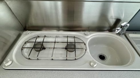 ELENA E IL SUO "CAMPY " – VIAGGIA IN LIBERTA CON MERCEDES WESTFALIA JAMES COOK