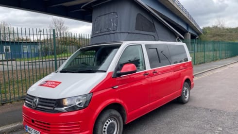 Reddy – VW Transporter MANUAL Pop Top 4 Berth