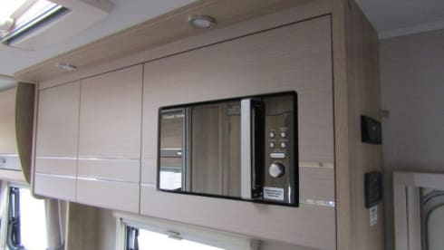 Darcy – Luxury 6 berth motorhome includes insurance and breakdown