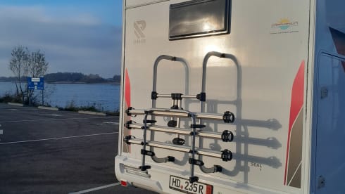 Happy Tour – 6-person Ahorn family camper Alcove 2018 with fixed beds 