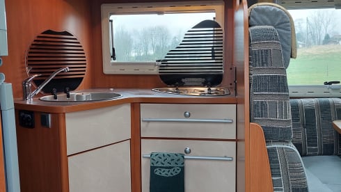 Campie  – Spacious 5p camper with XXL garage 