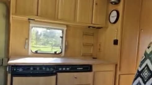Lovely and practical Dethleffs camper for 2 to 5 people. 