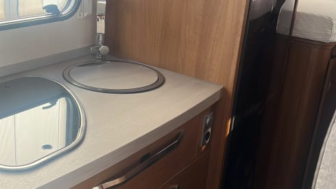Maudje – Super nice family camper length beds and lifting bed 