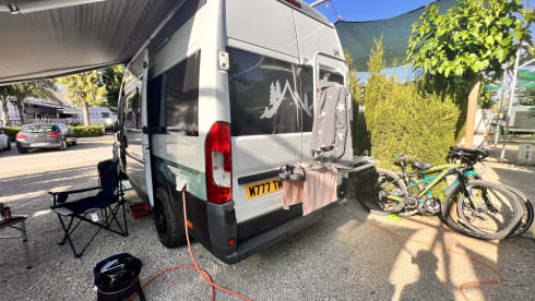 Trekker – Peugeot Boxer Electric Bed/Lithium powered/off-grid  2Berth
