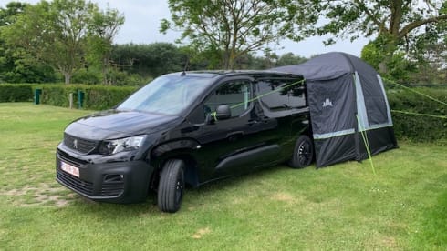 2p Peugeot campervan uit 2020