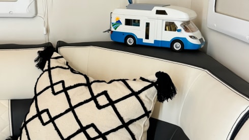 Kaz the Family Motorhome – Adventure-Ready 6 Berth Roller Team Motorhome – Family Comfort on Wheels