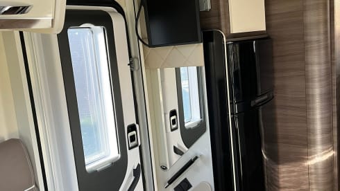 Tweede thuis op wielen. – New 4p Fiat semi-integrated motorhome from 2023