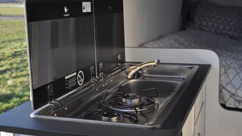 Fully equipped 2-person Renault camper van with bed up to 175 x 205 cm