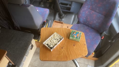 Sunshine – Kingsize bed camper van, recently installed