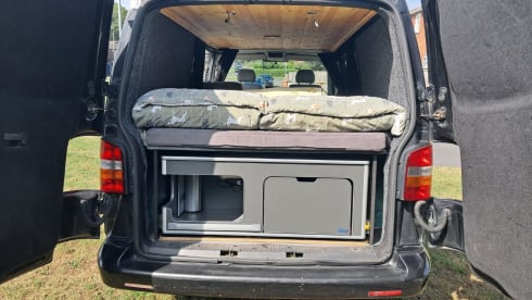 Reggie – 2 berth Volkswagen T5 campervan with 2 berth awning