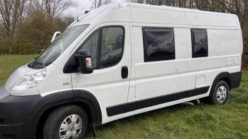 Compact Fiat Ducato Camper (2p) - Comfort & Freedom!