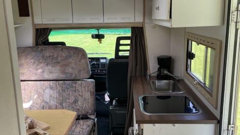 Ons huisje op wielen – 4p Peugeot semi-integrated from 1994