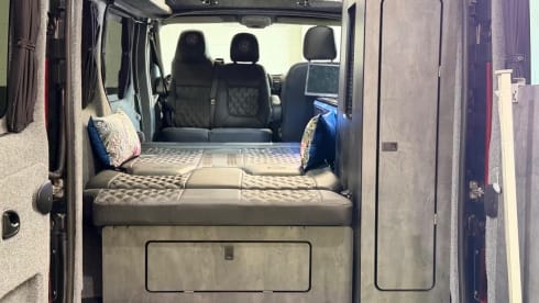 Andys camper – Campervan Vauxhall Vivaro a 4 posti letto del 2019
