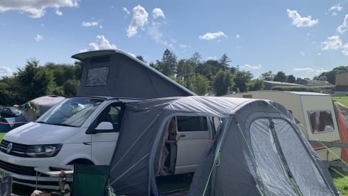 Hercules  – Gloucestershire, 4 berth VW campervan 2015 (TV, microwave & awning)