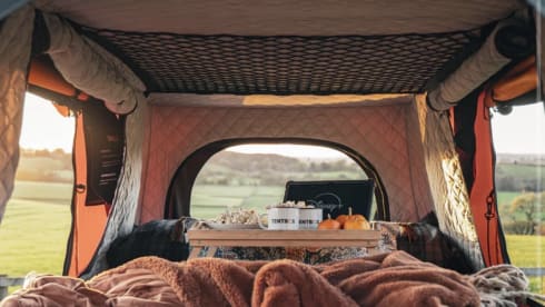Jaxx  – luxury 4*4 with XL Roof Tent