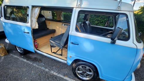 Carlos the camper – VW T2 Bay window Carlos the Camper the Blue Bay :-) 