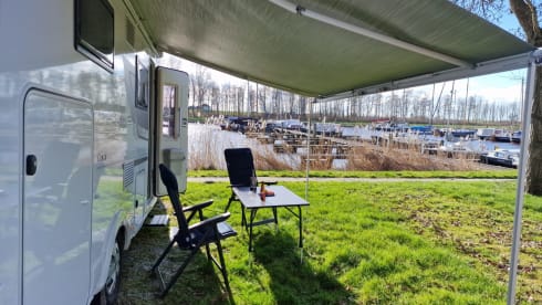 Fran01 – Adria Coral Axess 600 SL