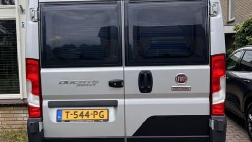 2p Adria Mobil bus uit 2020