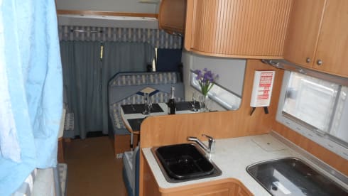 EASY 4 MOTORHOME HIRE JUST TURN UP AND GO