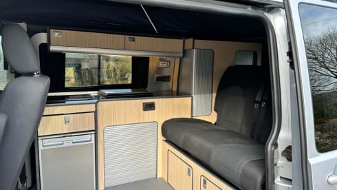 Joebow – 4 berth Volkswagen camper van 2018