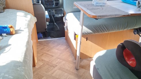 Familie camper met 6 gordels en 8 slaapplaatsen incl inventaris 