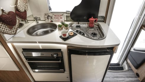 Best Social Space Motorhome, Auto Roller 746 2025