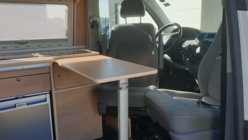 Neat Volkswagen T5 Bus Camper 2.5 TDI