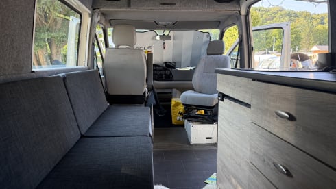 2p Volkswagen bus uit 2005