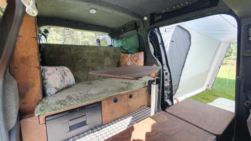 BeSmarter en ga op Avontuur! – Seek out adventure with our 2-person camper van!