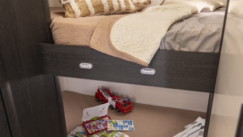 AF25 YZW – 6 Berth Bunk Bed Family Layout | Zefiro 675 