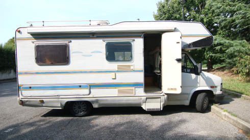 Ducato 6 seats 5 sleeps, with separate room and separate shower