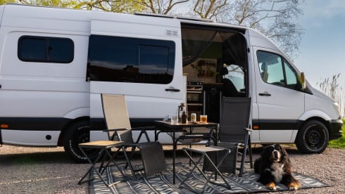 Gigi – 2p Mercedes Sprinter Off Grid (Bed 02m05!)