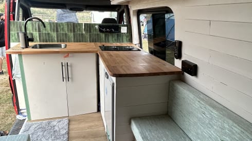Clifford  – Mercedes campervan met 4 slaapplaatsen